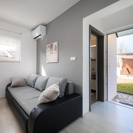 Apartman Charming Rose 1&2 With Pool Porec