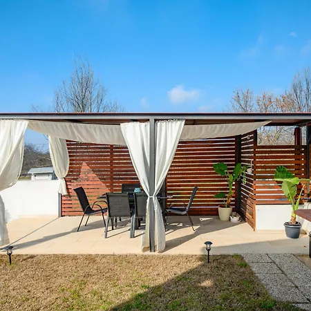 Apartmán Charming Rose 1&2 With Pool
