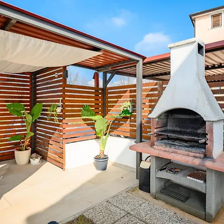 Charming Rose 1&2 With Pool Appartamento Porec