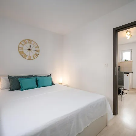 Apartman Charming Rose 1&2 With Pool