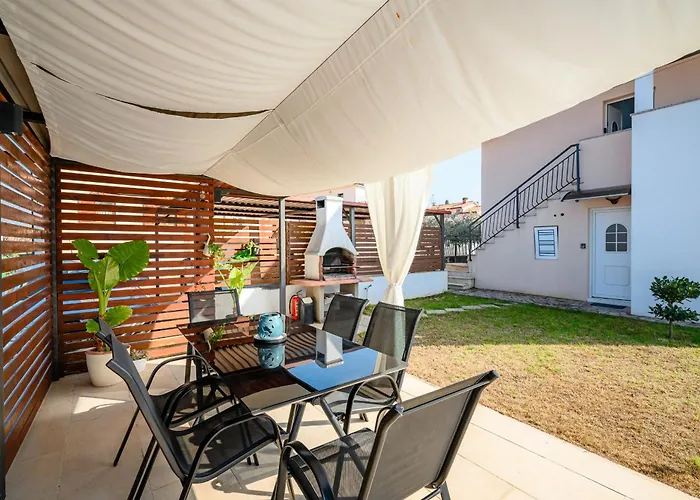 Charming Rose 1&2 With Pool Appartamento *