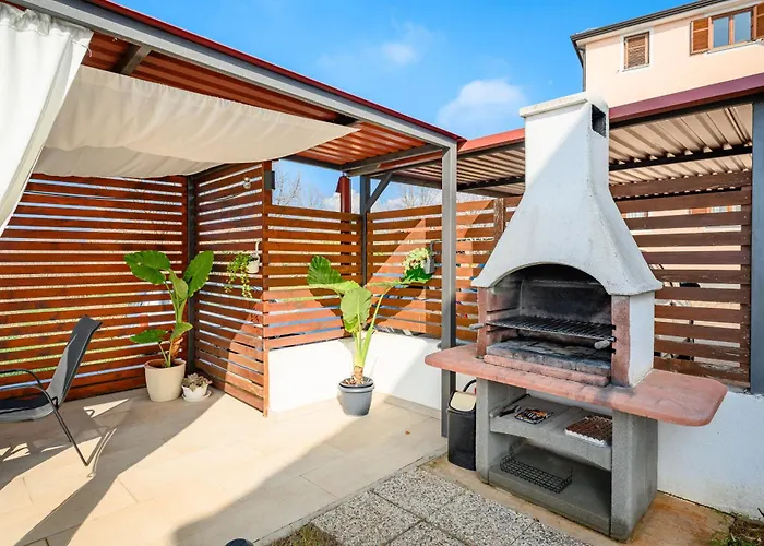 Charming Rose 1&2 With Pool Appartamento Porec