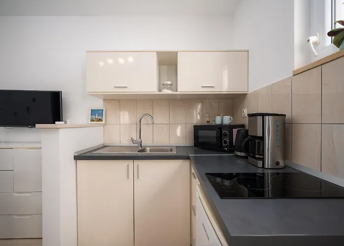 Charming Rose 1&2 With Pool Appartamento *