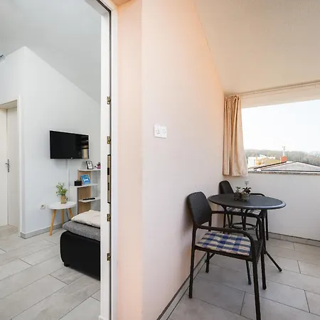 Charming Rose 1&2 With Pool Apartman