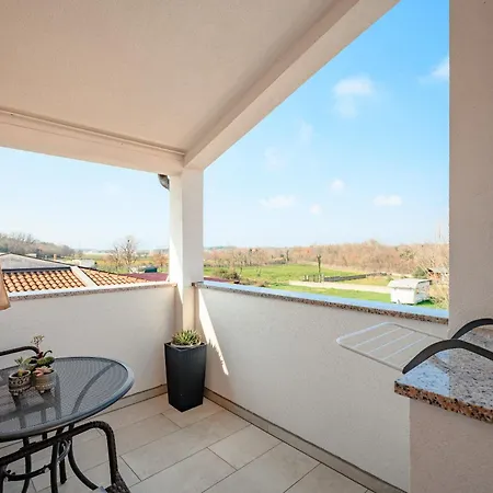 Charming Rose 1&2 With Pool Apartment