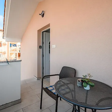 アパート Charming Rose 1&2 With Pool ポレッチ