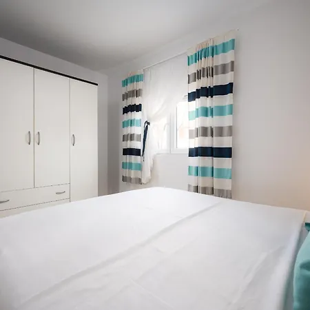 Charming Rose 1&2 With Pool Apartman