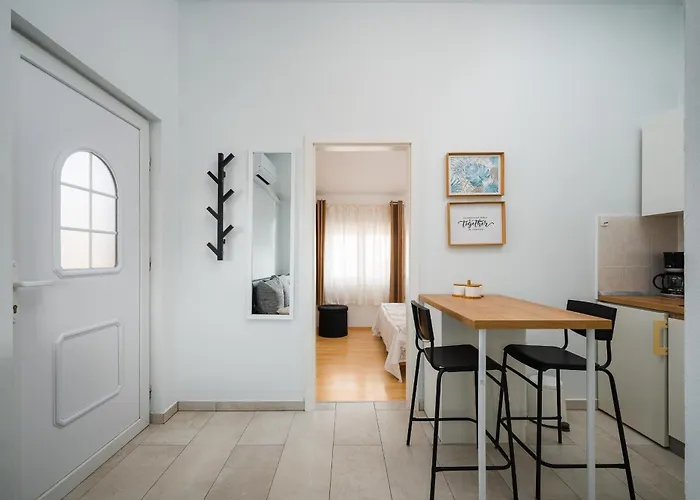 Charming Rose 1&2 With Pool Lejlighed *