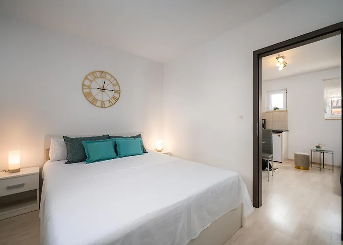 Apartman Charming Rose 1&2 With Pool